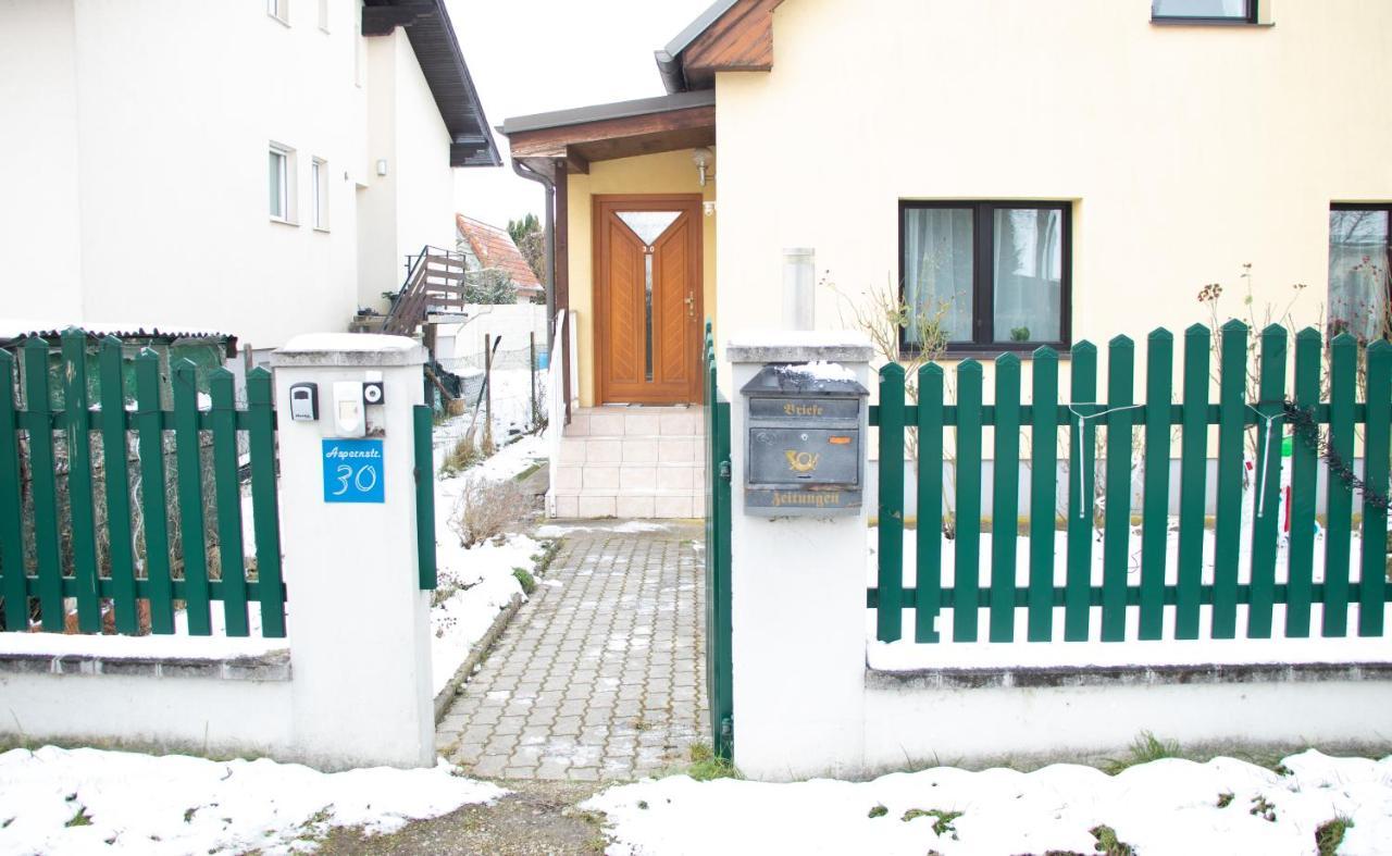 Small-Comfy Guest House In Donaustadt Garden - Not Shared! Viena Exterior foto